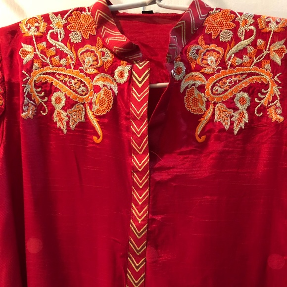 Red suit - Picture 2 of 3